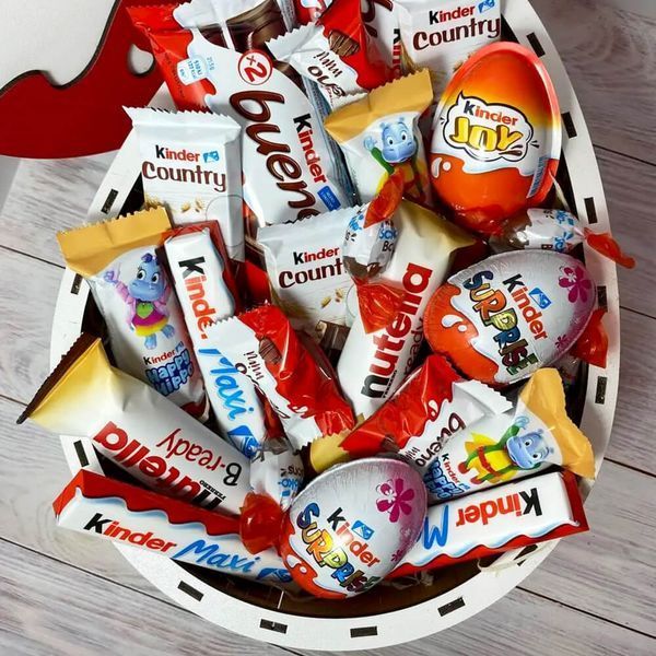 Великий подарунковий бокс Kinder Egg: Набір солодощів у дерев&rsquo;яній формі яйця D092864 фото